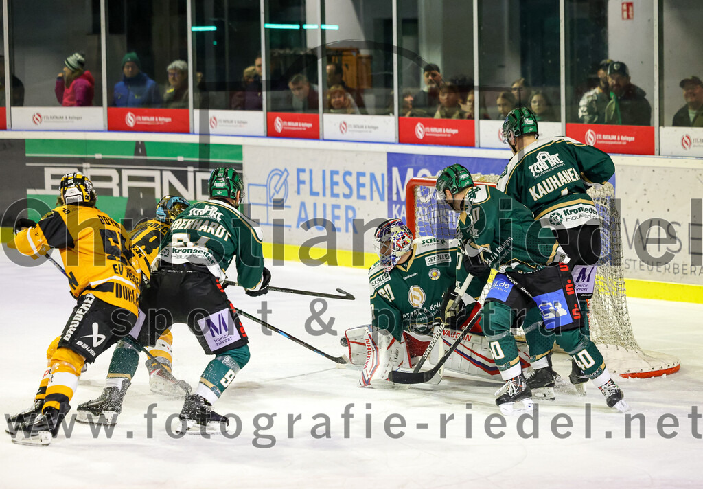2026-02-27_090_TSV_Erding_gegen_EV_Fuessen | Erding, Deutschland, 27.02.2026:Eishockey, Oberliga Süd 2025 / 2026, 51. Spieltag, TSV Erding gegen EV Füssen, Endergebnis: 2:4Markus Eberhardt (Erding Gladiators, #94), Torwart Raphael Fössinger (Erding Gladiators, #60), Dennis Miller (Erding Gladiators, #40), Jesse Kauhanen (Erding Gladiators, #4)Foto: Christian Riedel / fotografie-riedel.net