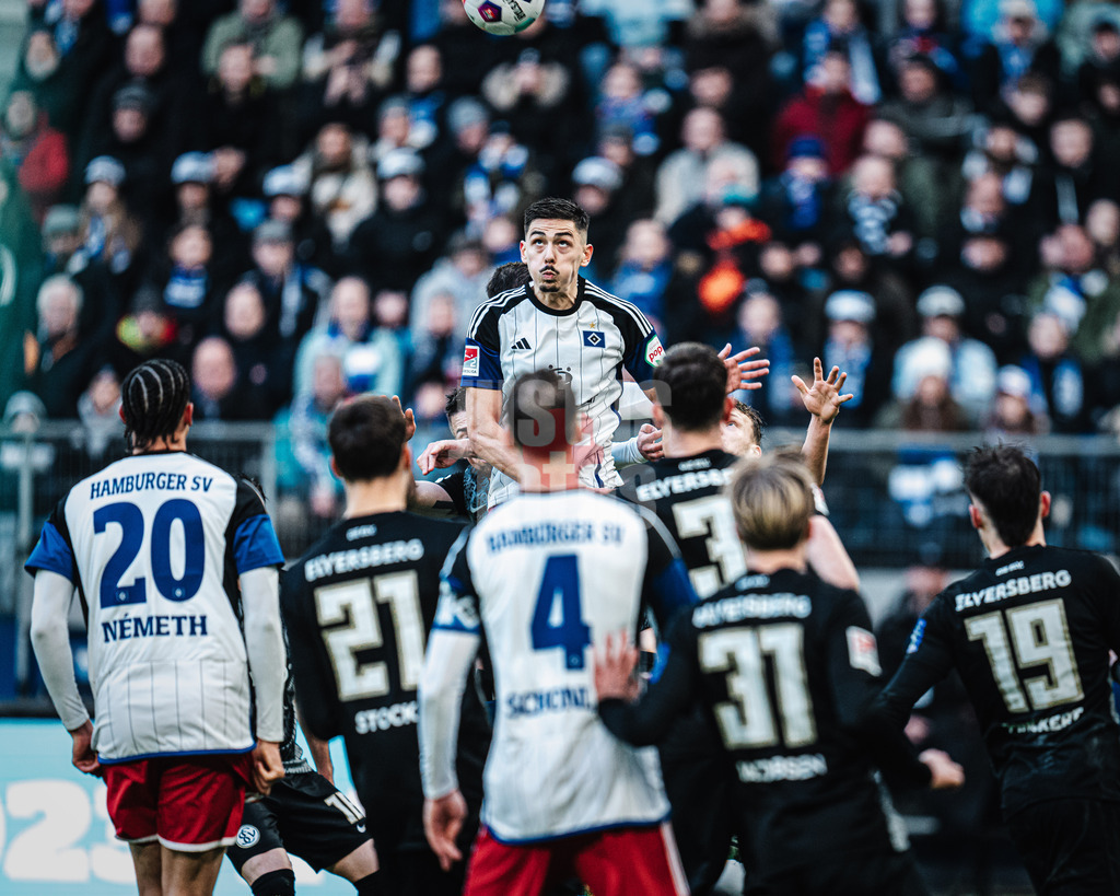 Fußball | Männer | Saison 2023/2024 | 2. Fußball-Bundesliga | 23. Spieltag | Hamburger SV vs. SV 07 Elversberg | 25.02.2024 | Dennis Hadzikadunic (#5, HSV) beim Kopfball