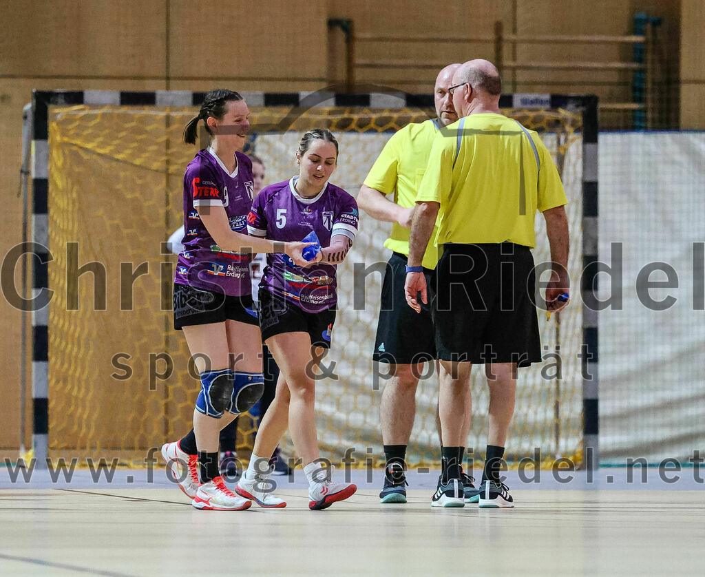 2024-02-03_083_SpVgg_Altenerding_gegen_SpVgg_Erdweg | Erding, Deutschland, 03.02.2024:
Handball, Bezirksoberliga Frauen Altbayern 2023 / 2024, 13. Spieltag, SpVgg Altenerding gegen SpVgg Erdweg, Endergebnis: 25:21

Julia Kranich (SpVgg Altenerding, #9), Lena Prem (SpVgg Altenerding, #5)

Foto: Christian Riedel / fotografie-riedel.net