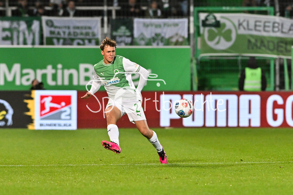 SpVgg Greuther Fürth - Karlsruher SC | FUERTH, GERMANY - OCTOBER 24: with ball Hans Lukas REICH (SpVgg Greuther Fuerth 2) during the 2. bundesliga match between SpVgg Greuther Fuerth vs. Karlsruher SC on matchday 10 at Sportpark Ronhof Thomas Sommer on October 24, 2025 in Fuerth, Germany / DFL REGULATIONS PROHIBIT ANY USE OF PHOTOGRAPHS AS IMAGE SEQUENCES AND/OR QUASI-VIDEO