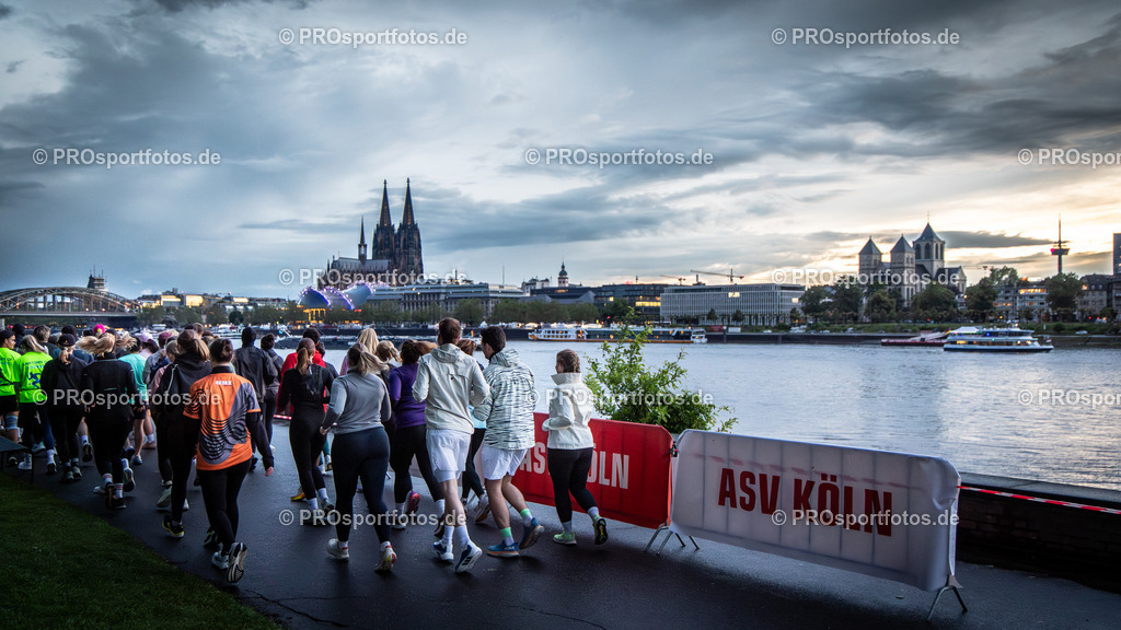 23. ASV Nachtlauf; Koeln, 13.05.26 | Impressionen vom 23. ASV Nachtlauf am 13.05.26 am Tanzbrunnen in Koeln. Foto: BEAUTIFUL SPORTS/Axel Kohring