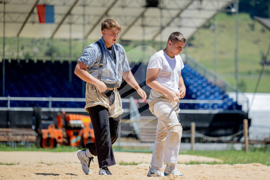 SchwyzerJung2026_00005 | Die Schwinger des Schwyzer Kantonalen Schwingerverbandes: Fotos, die Dynamik und Leidenschaft festhalten, sowie emotionale Momente aus dem traditionellen Schwingsport zeigen. - Realisiert mit Pictrs.com