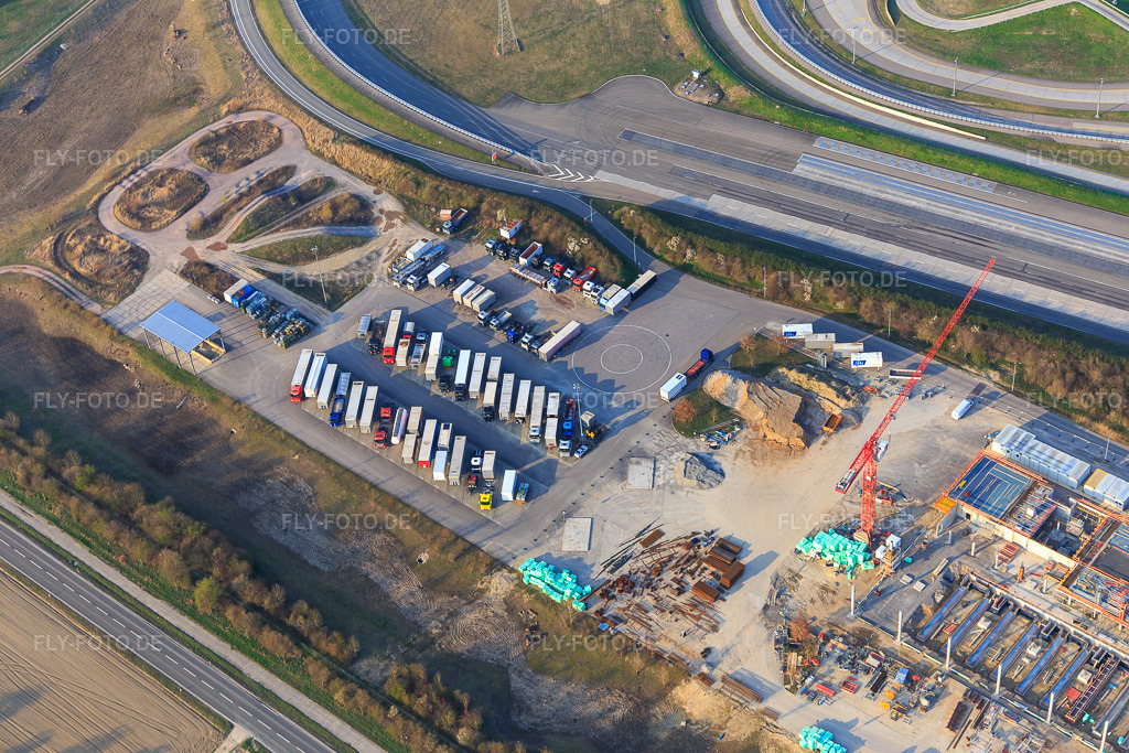 Luftbild: Baustelle für neue Hallen am Daimler Truck EVZ in Wörth am Rhein im Bundesland Rheinland-Pfalz in Deutschland. Foto: IMG_113228.jpg vom 23.03.2019 durch Werner Riehm/FLY-FOTO.de