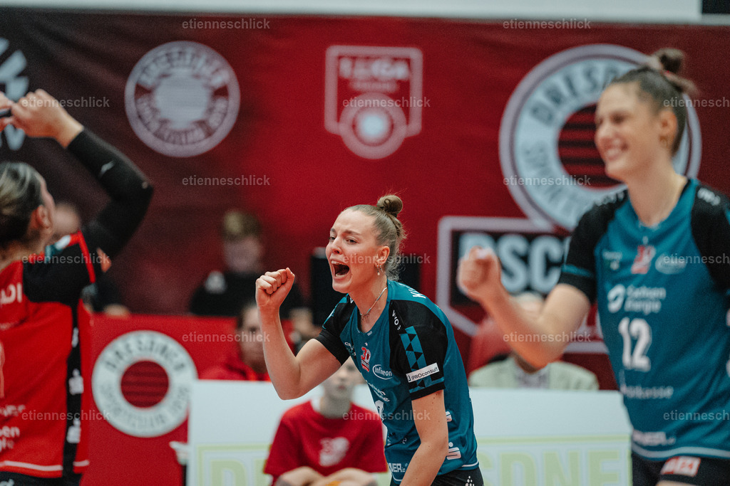 Dresdner SC - Binder Blaubären TSV Flacht, DEKRA 1. Bundesliga Frauen, Volleyball | Im Bild: Jette Kuipers (8, Dresdner SC) freut sich über ihren erfolgreichen Punkt24.10.2026, Dresdner SC -  Binder Blaubären TSV Flacht, DEKRA 1. Bundesliga Frauen, Volleyball, Deutschland, Dresden, Cyberport Arena