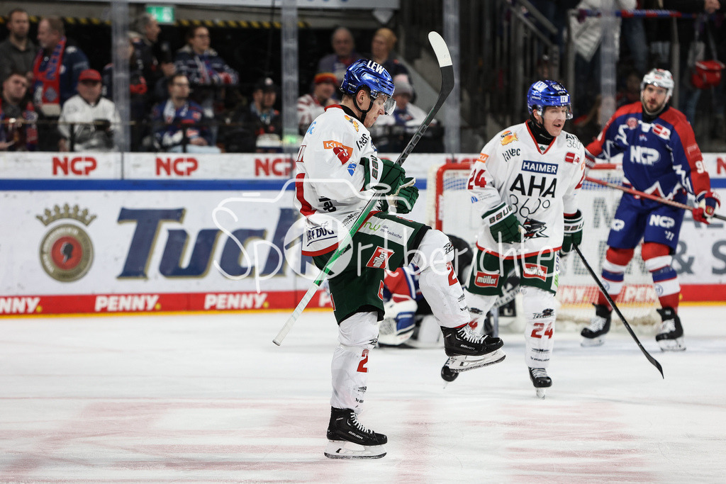 Nürnberg Ice Tigers - Augsburger Panther | jubel nach dem Treffer zum 0-1 durch Jere KARIJALAINEN (AEV #21) / Freude / Happy / Tor / Torschuezte