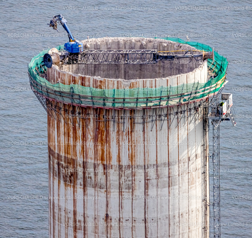 Voerde250904358 | Luftbild, Baustelle mit Rückbauarbeiten an einem Turm des Kraftwerk Voerde, Möllen, Voerde, Ruhrgebiet, Nordrhein-Westfalen, Deutschland