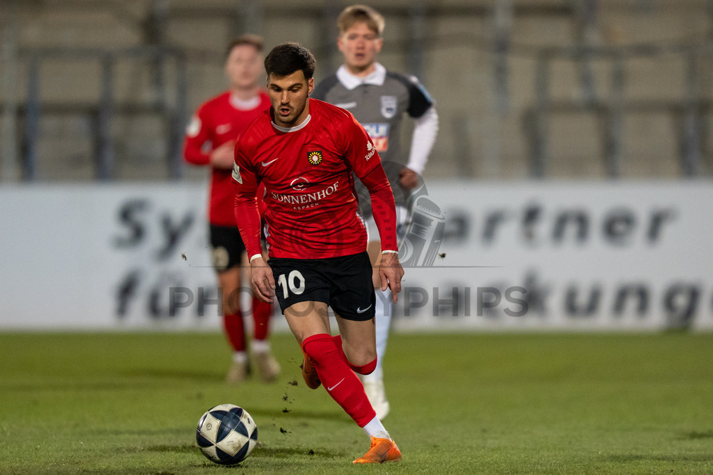 SG Sonnenhof Grossaspach vs. SSV Ulm 1846 Fussball, Fussball, WFV-Pokal, Viertelfinale, 01.04.2026 | Mert Tasdelen (SG Sonnenhof Grossaspach, #10) am Ball,SG Sonnenhof Grossaspach vs. SSV Ulm 1846 Fussball, Fussball, WFV-Pokal, Viertelfinale, 01.04.2026