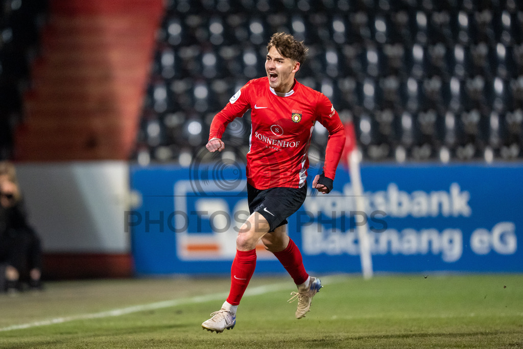 SG Sonnenhof Grossaspach vs. SSV Ulm 1846 Fussball, Fussball, WFV-Pokal, Viertelfinale, 01.04.2026 | Elias Rahn (SG Sonnenhof Grossaspach, #08) jubelt nach seinem Treffer zum 2:1,SG Sonnenhof Grossaspach vs. SSV Ulm 1846 Fussball, Fussball, WFV-Pokal, Viertelfinale, 01.04.2026