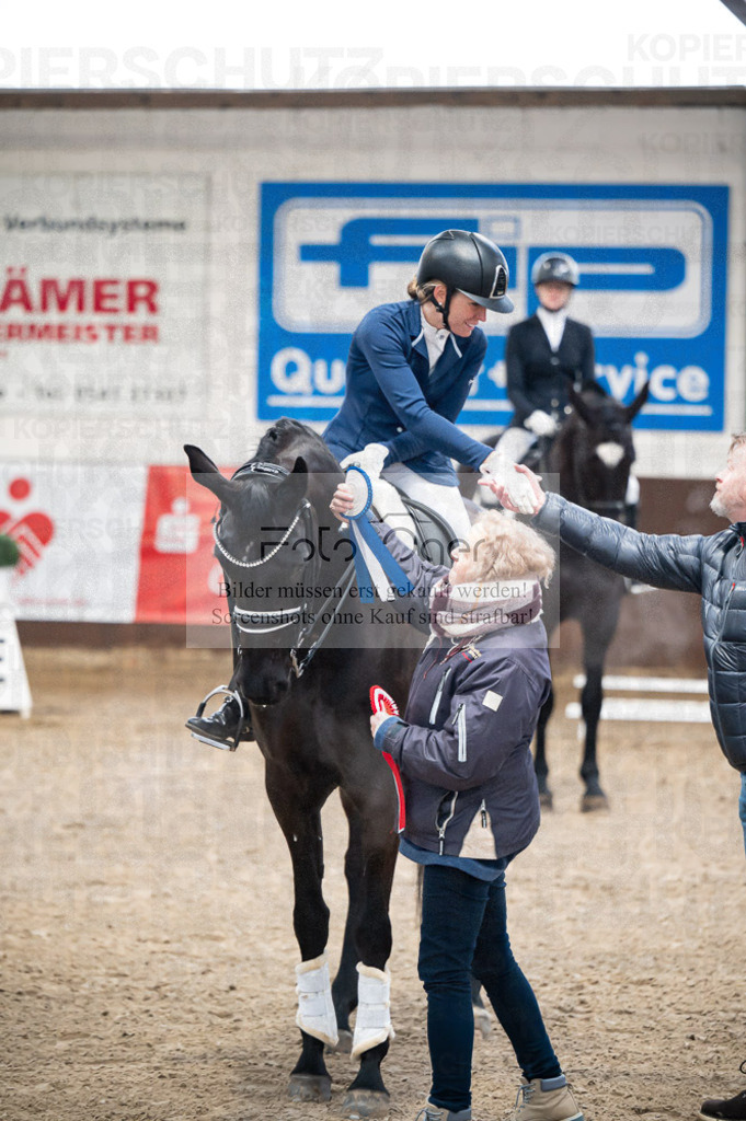 Hallenreittunier Voxtrup 2023 | Entdecke hochwertige Reitturnierfotos von Foto Oger. Professionell, emotional und authentisch – jetzt Lieblingsmomente im Shop bestellen.Deutschlandweite Turnierfotografie. - Realisiert mit Pictrs.com