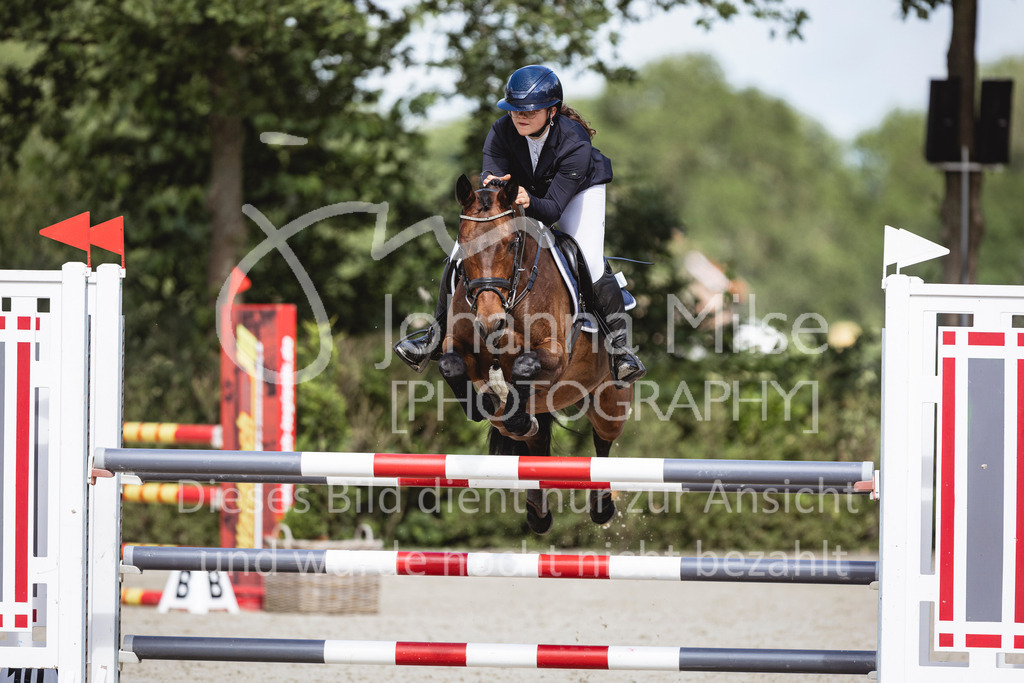 240616_Lemwerder_Springpony-L-313 | Deine schönsten Turniermomente als professionelle Fotos! Entdecke hochwertige Pferdesport-Fotografie im Online-Shop. Jetzt Fotos finden & bestellen!