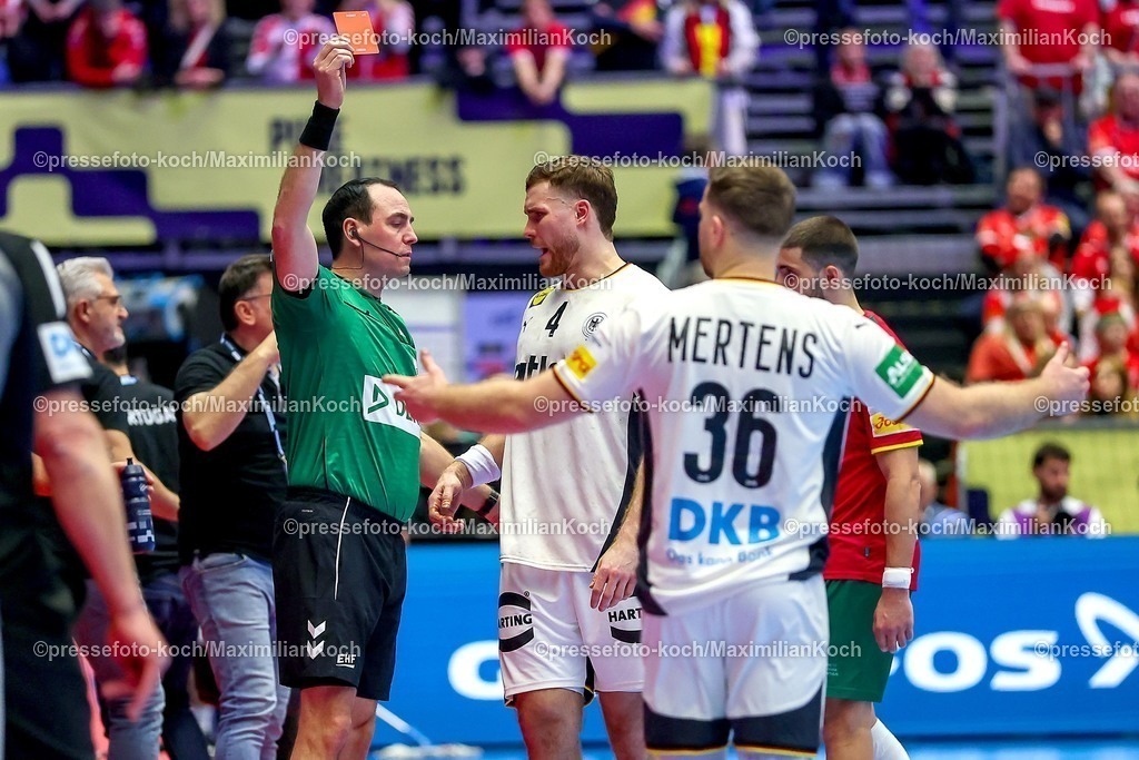 EHF22012601119 | 22.01.2026, Handball, Men's EHF EURO 2026, Deutschland - Portugal, Jyske Bank Boxen in Herning, Dänemark, Main Round: Rote Karte Platzverweis für  Johannes Golla (Germany #04)