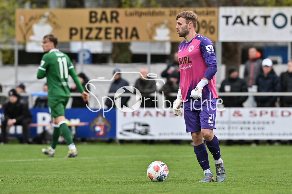 VfB Eichstätt - TSV Schwaben Augsburg | EICHSTÄTT, GERMANY - 14. APRIL: am Ball Nikolai SAUERNHEIMER (VfB Eichstätt 21) / Einzelfoto / Freisteller während dem Match zwischen dem VfB Eichstätt und dem TSV Schwaben Augsburg am 19. Spieltag der Regionalliga Bayern im Hirsch Sportpark