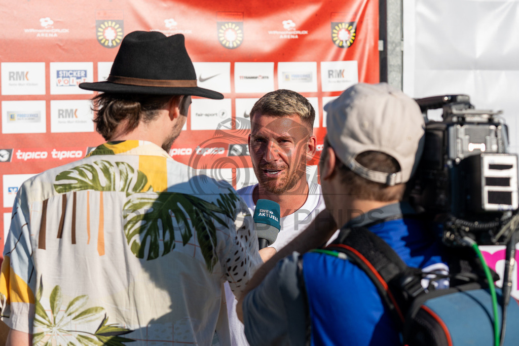 SG Sonnenhof Großaspach vs. Fortuna Köln, Fussball, 3. Liga, 1. Spieltag, 08.08.2026 | Pascal Reinhardt (Trainer SG Sonnenhof Großaspach) im Interview mit SWR nach dem Sieg,SG Sonnenhof Großaspach vs. Fortuna Köln, Fussball, 3. Liga, 1. Spieltag, 08.08.2026,DFB regulations prohibit any use of photographs as image sequences and/or quasi-video