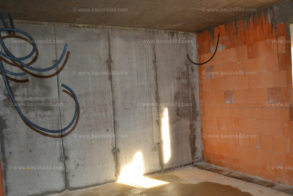 bib-lg17-elektroinstallation-0088 | Nach LV-Leistungsgruppen sortierte Detailfotos über den Bau eines Hauses. Alle Hausbau-Bilder direkt vom Urheber und Autor der Website Haus-Selber-Bauen.com