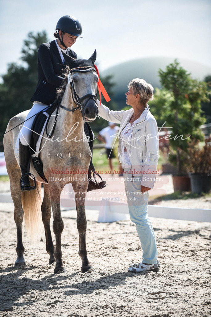 DSC_8753 | Pferde- und Turnierfotografie in Westsachsen. Pferdeportraits, Auftragszeichnungen und intuitive Kunst.