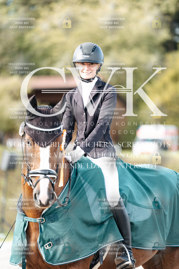 CK901420 | Turnierfotografie Pferdefotografie Trier Rheinland-Pfalz Pferdesport Reitsport Tierfotografie Sportfotografie Pferdevideo Pferdevideografie Equestrianvideography equestrianphotography  - Realisiert mit Pictrs.com