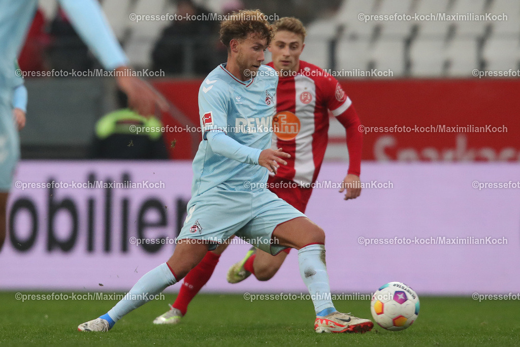 RWE06012401043 | 06.01.2024, Essen, Fußball, Herren, Stadion an der Hafenstraße, Testspiel, Rot-Weiss Essen – 1. FC Köln:  Luca Waldschmidt (1.FC Köln). 
DFB regulations prohibit any use of photographs as image sequences and or quasi-video.