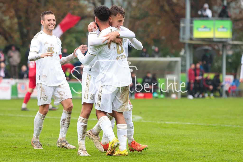 TSV Rain - FC Bayern Amateure | Großer Jubel nach dem Treffer zum 0-3 durch Justin JANITZEK (FCB #15)