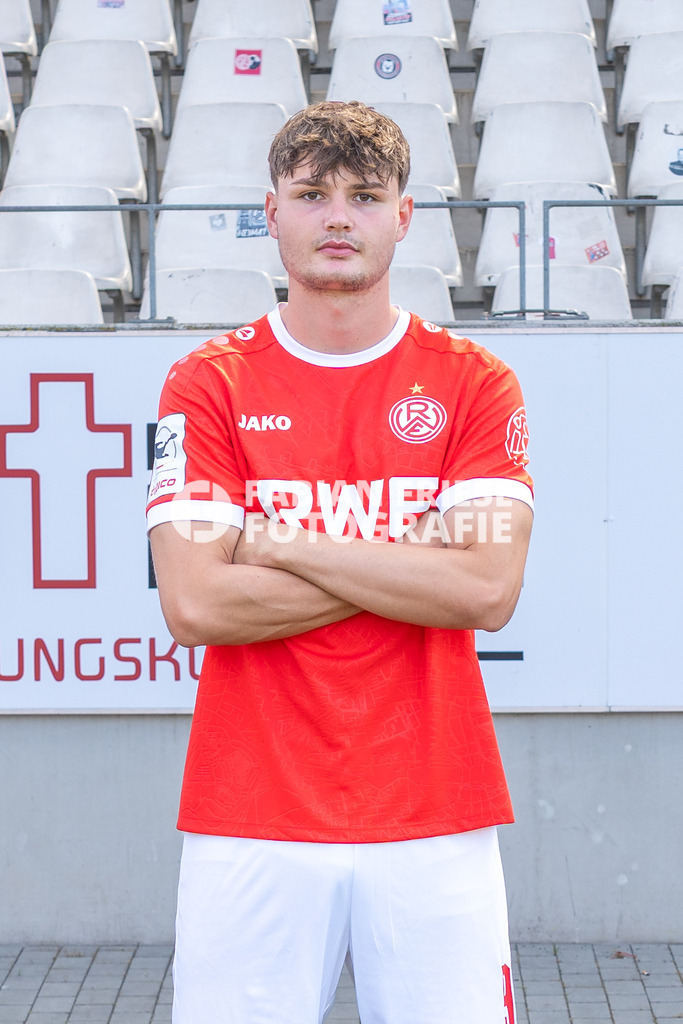 Rot-Weiss Essen; 3. Liga, Portraettermin 2026/2027, Foto: Eibner-Pressefoto/Fabian Friese | Jaka Cuber Potocnik (Rot-Weiss Essen, #09),Rot-Weiss Essen; 3. Liga, Portraettermin 2026/2027, Foto: Eibner-Pressefoto/Fabian Friese - Realisiert mit Pictrs.com