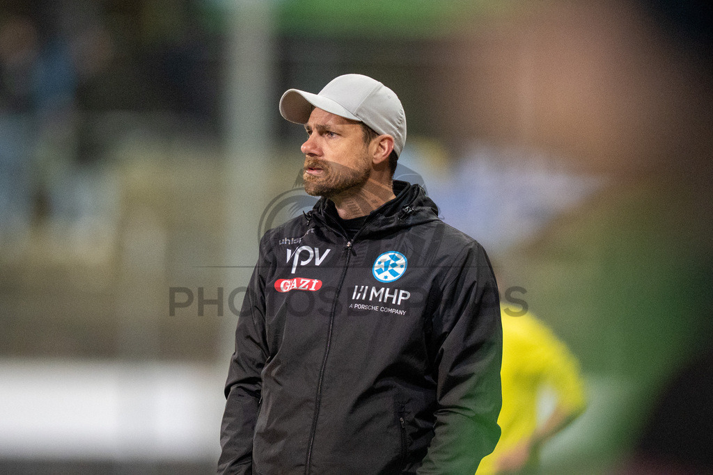 SV Stuttgarter Kickers vs. SGV Freiberg, Fussball, WFV-Pokal, Viertelfinale, 17.03.2026 | Marco Wildersinn (Trainer SV Stuttgarter Kickers) gibt Anweisungen,SV Stuttgarter Kickers vs. SGV Freiberg, Fussball, WFV-Pokal, Viertelfinale, 17.03.2026Foto: photosbyphips/Philip Ziegler