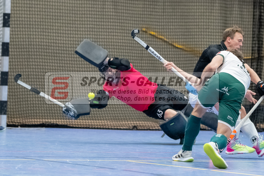 SFE_20231217_0047 | Neuss, Deutschland, 17.12.2023: Konstantin Hayner (SW Neuss) in Aktion waehrend des Spiels der Halle 1. Bundesliga Herren zwischen SW Neuss vs Uhlenhorst Mülheim im Stadionhalle (SW Neuss) am 17.12.2023 in Neuss, Deutschland. (Foto von Stephan Fehrmann)

Neuss, Germany, 17.12.2023: Konstantin Hayner (SW Neuss) in action during the game of Halle 1. Bundesliga Herren between SW Neuss vs Uhlenhorst Mülheim in Stadionhalle (SW Neuss) at 17.12.2023 in Neuss, Deutschland. (Foto von Stephan Fehrmann)