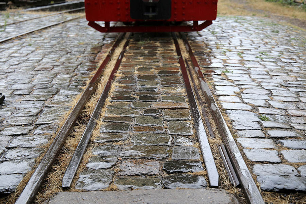 Museumsfeldbahn Lindenau | Entdecke über 20 Kategorien Leipzig-Motive: Foto-Downloads, hochwertige Poster, Leinwand- & Fine-Art-Prints. Jetzt Lieblingsfoto im Bildlexikon Leipzig Shop bestellen!