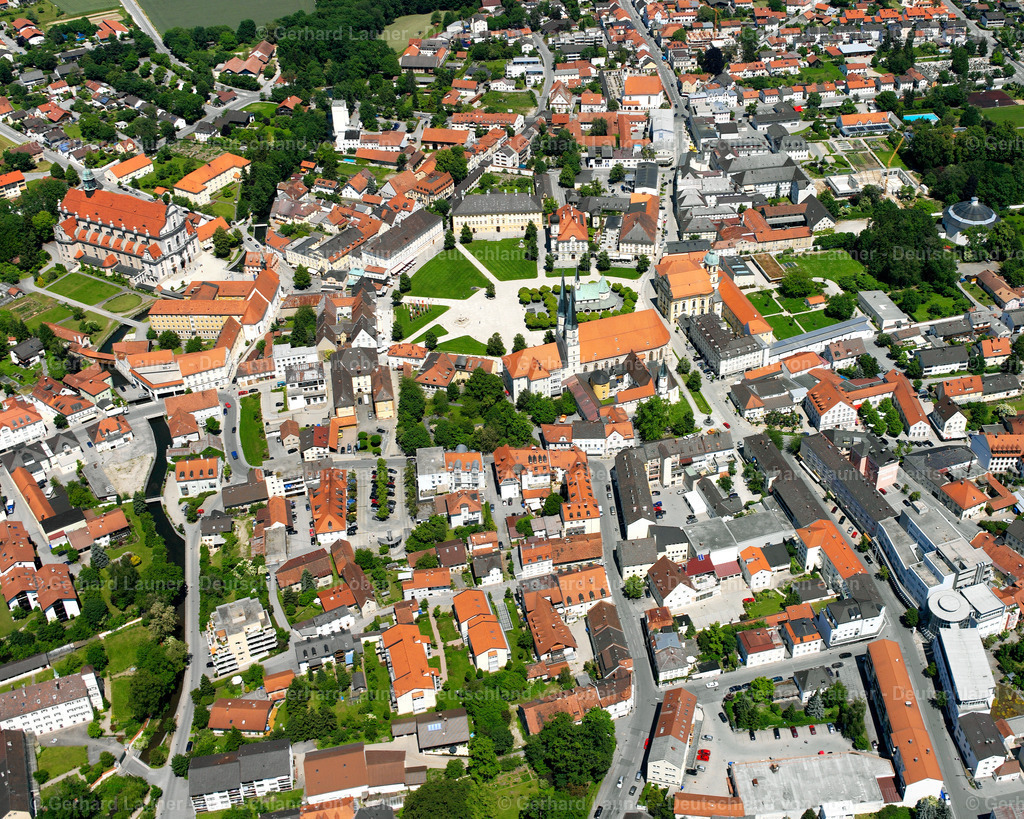 2600562 | ALTöTTING 09.06.2006 Stadtansicht des Innenstadtbereiches  in Altötting im Bundesland Bayern, Deutschland // City view on down town  in Altötting in the state Bavaria, Germany Foto: Gerhard Launer