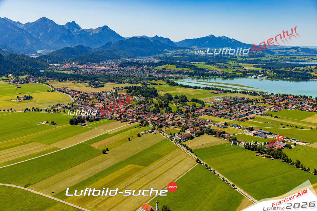 Luftaufnahme der Stadt Schwangau - Die Luftaufnahme wurde 2025 vom UL-Flugzeug heraus erstellt ( keine Drohne ) - Hochauflösende Luftaufnahme - für professionelle Ausdrucke geeignet. Die Geschenkidee !Mit Lizenz und Bildrechte bestellbar