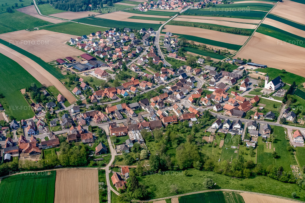 Aerial view: View of the town from the east in Buhl in the state Bas-Rhin, France. – Photo: IMG_18101.jpg taken on 05/03/2009 by Werner Riehm/FLY-FOTO.com – Resolution of the original: 4272 x 2848 px