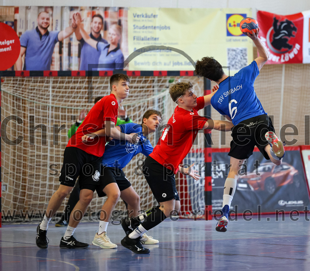 2022-12-17_009_SV_Anzing_gegen_TSV_Simbach | Anzing, Deutschland, 17.12.2022:
Handball, Bayernliga männliche A-Jugend 2022 / 2023, 9. Spieltag, SV Anzing gegen TSV Simbach, Endergebnis: 39:30

Andreas Lock (SV Anzing, #9), Paavo Hofmann (SV Anzing, #11), Calvin Bründl (TSV Simbach, #6)

Foto: Christian Riedel / fotografie-riedel.net