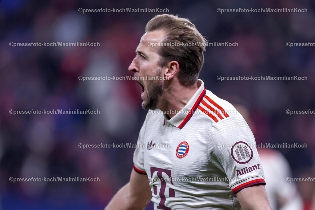UCL11032502414 | 11.03.2025, Fußball, UEFA Champions League, Bayer 04 Leverkusen - FC Bayern München, Achtelfinale Rückspiel, BayArena, Saison 2024 2025: Torjubel nach dem 1:0 durch Torschütze Harry Kane (FC Bayern #9)DFB regulations prohibit any use of photographs as image sequences and or quasi-video.