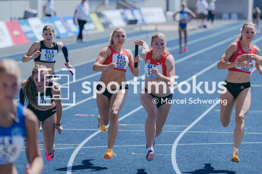 Deutsche Meisterschaften U20 / U16 2026 | Timea Mende, SC Potsdam e.V., 108, Lucy Seifert, SC Potsdam e.V., 113, 4x100-Meter-Staffel, Deutsche Meisterschaften der U20 &amp; U16 2026, Lohrheidestadion Bochum-Wattenscheid, 10.07.2026. Foto: Marcel Schwering / sportimfokus - Realisiert mit Pictrs.com
