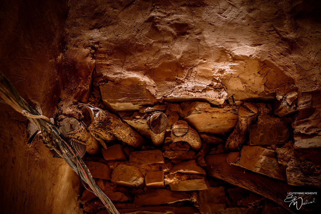 Bergdorf Misfah, Oman | Herzlich willkommen auf meiner Seite! Ich bin Elke Wallnisch, Deine Fotografin für lichtstarke Momente. Der Name steht für alles, was mich mit der Fotografie verbindet: Das Licht und seine machtvolle Wirkung auf eine Situation oder unsere Stimmung - Realisiert mit Pictrs.com