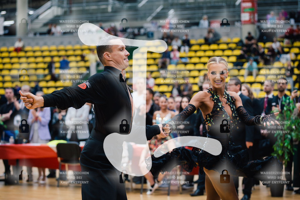 Hessen Tanzt WDSF International Open Latin 1st (17) Artur Balandin _ Anna Salita (T.T.C. Rot-Weiß-Silber Bochum)-2025-05-18-5309 | Webshop for digital downloads and prints of dance sport, event & show photographer Julian Link - Realisiert mit Pictrs.com