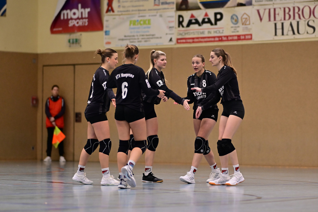 Faustball I Frauen I Saison 2025-2026 I Bundesliga Nord I 7c. Spieltag I MTV Wangersen - Ohligser TV | Der Sportfotograf. - Realisiert mit Pictrs.com