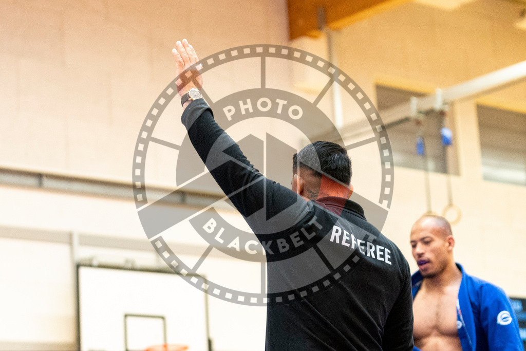 20231118PBB11586 | Fighters compete during the AJP Tour 600 Frankfurt Championship in Frankfurt/Main, Germany, on November 18, 2023.