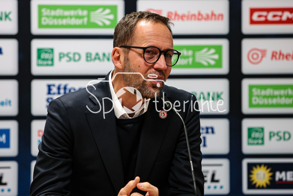 Duesseldorfer EG - Augsburger Panther | DEG Trainer Roger Hansson auf der Pressekonferenz nach der Partie