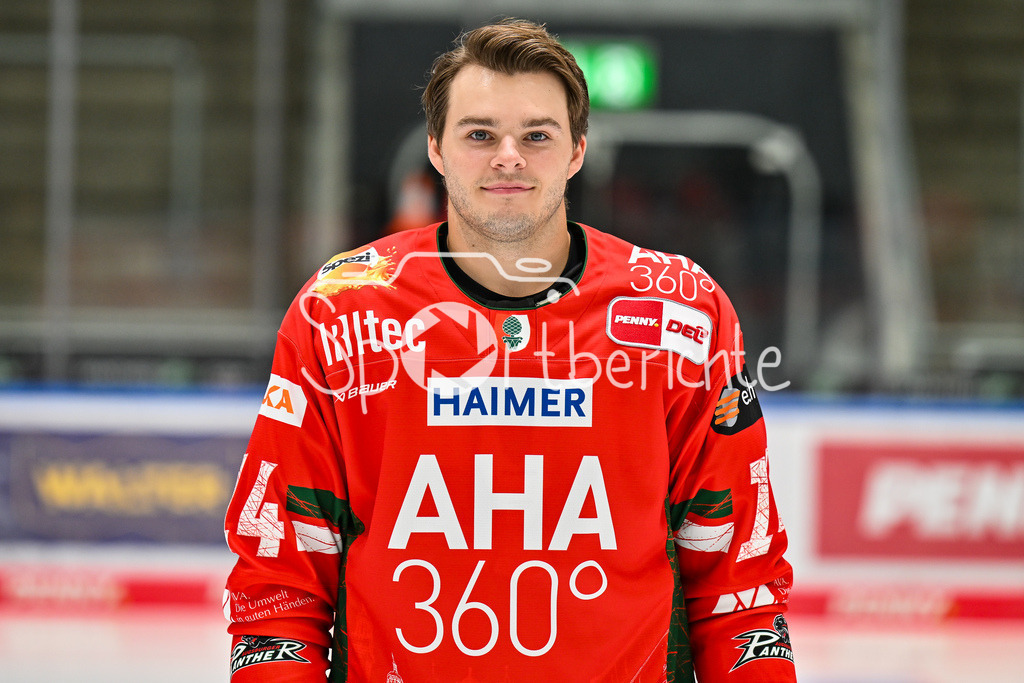 Augsburger Panther 2025/26 | im Bild D. J. BUSDEKER (Augsburger Panther #14) / Einzelfoto / Freisteller / Media Day Augsburger Panther: Curt-Frenzel Stadion am 06.08.2025