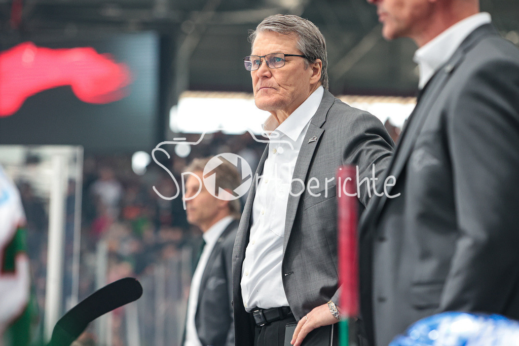 Löwen Frankfurt - Augsburger Panther | Panther Trainer Kai SUIKKANEN in Aktion
