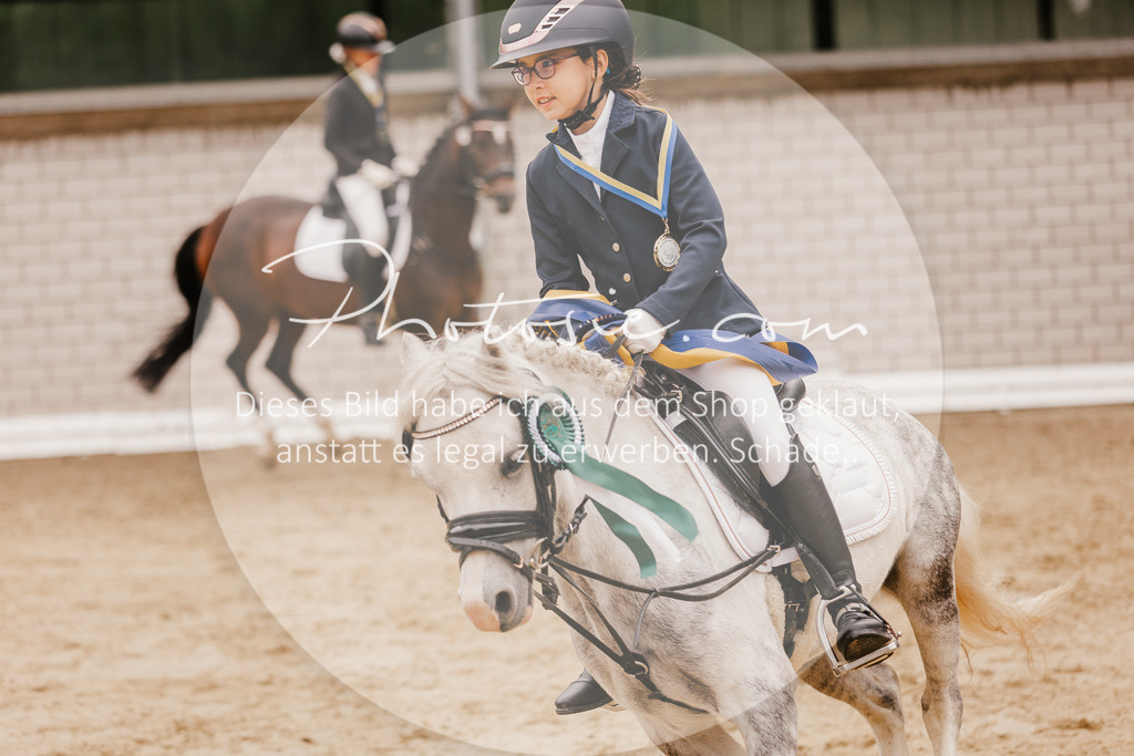 3I6A0011 | Stimmungsvolle Portraits und Reitsportfotografie im Ruhrgebiet und im Münsterland.

Pferdefotografie, Hundefotografie, Tierfotografie, Reportagen, Portraits von Tier und Mensch, Turnierfotografie in Bochum, Recklinghausen, Marl, Haltern am See, Dülmen.. - Realisiert mit Pictrs.com