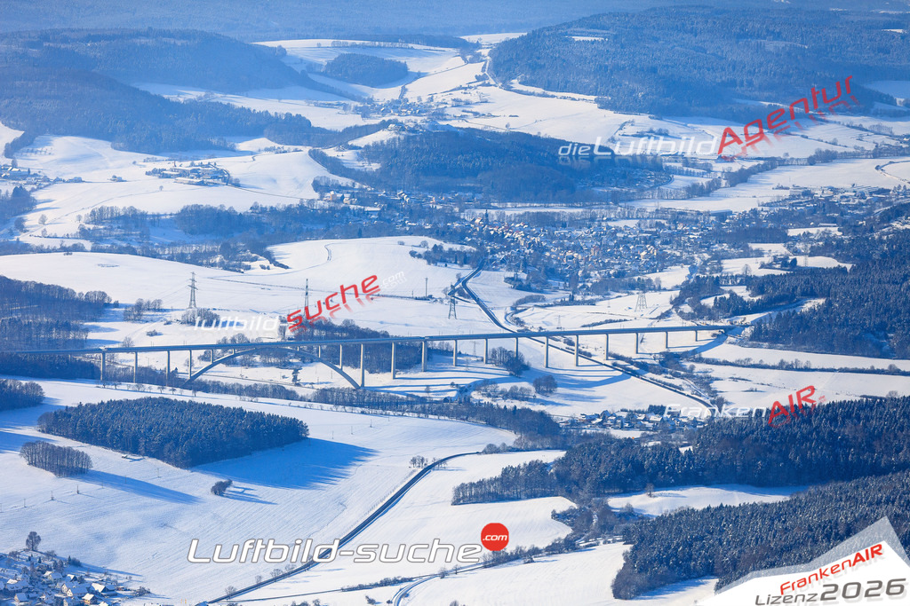 Die Luftaufnahme Gruempen - Frankenblick wurde vom UL-Flugzeug (keine Drohne) aus fotografiert.Hohe Druck- Auflösung-die Geschenkidee!