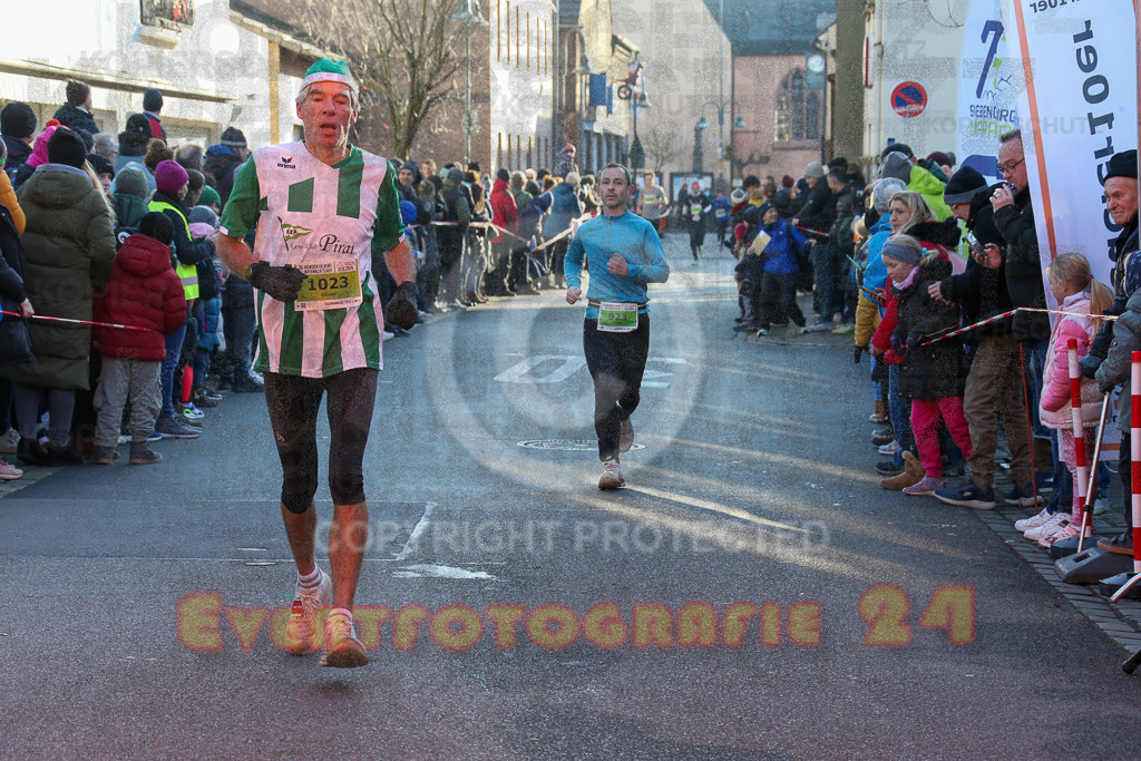 241201_1049_EX1_8801 | Sportfotografie im Rhein-Sieg Kreis, Köln, Bonn, NRW, Rheinland Pfalz, Hessen, etc. Unser Tätigkeitsfeld umfasst den Laufsport vom Volkslauf über den Marathon, Duathlon, Triathon bis zum Ultralauf wie Kölnpfad Ultra oder Schindertrail.