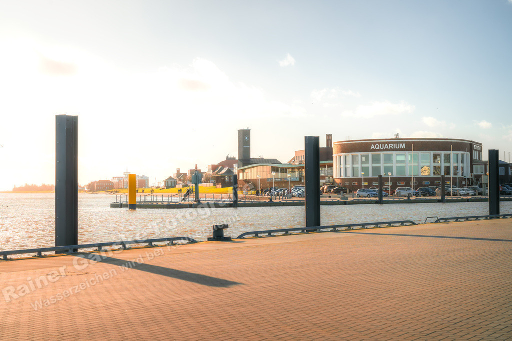 136 Wilhelmshaven Nassauhaven und umzu - 16-03-2024 -R Ganske | Onlineshop mit Bildern von Stränden, Häfen und Meer. Leinwände, Poster, Kalender und andere Materialien erhältlich. Kommerzielle Lizenzen möglich.  - Realisiert mit Pictrs.com