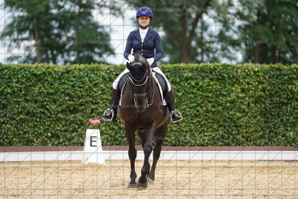 20240630-FAH02118 | Turnierbilder Schwabmünchen, Dressurbilder, Springreitturnier, Reitsportbilder, Turnierfotografen Bayern, Turnierfotograf