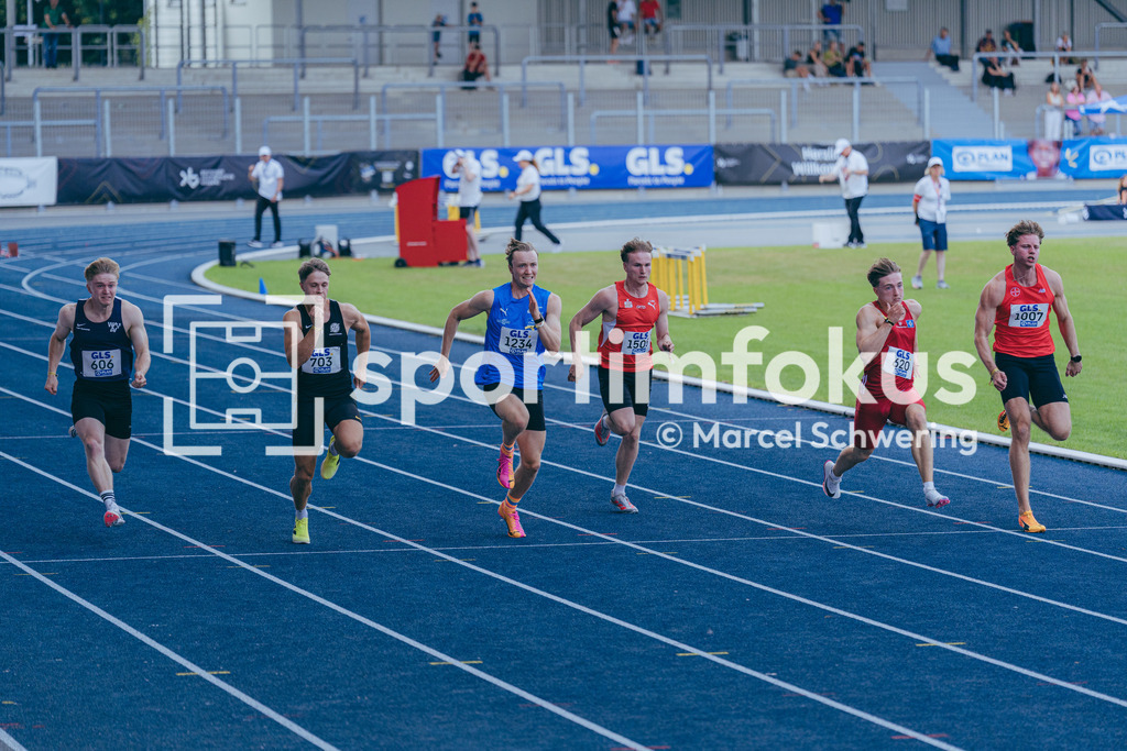 DM U23 U18 Bochum 2026 | Benedikt Thomas Wallstein (LAC Erdgas Chemnitz), Startnummer 1234, Milian Zirbus (Hannover 96), Startnummer 703, 100-Meter-Lauf, Halbfinale mU23, Deutsche Meisterschaften der U18 &amp; U23 2026, Lohrheidestadion Bochum-Wattenscheid, 04.07.2026 Foto: Marcel Schwering / sportimfokus - Realisiert mit Pictrs.com