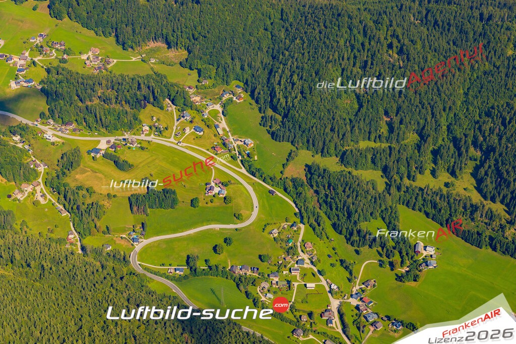 Klassische Luftaufnahme ohne Drohne zeigt:Lupitsch bei Altaussee - Die Luftbildaufnahme wurde 2025 vom UL-Flugzeug heraus erstellt ( keine Drohne ) - Hochauflösende Luftaufnahme -Nicht vergleichbar mit Google Maps oder Satelittenbilder- Die Geschenkidee !Mit Lizenz und Bildrechte bestellbar