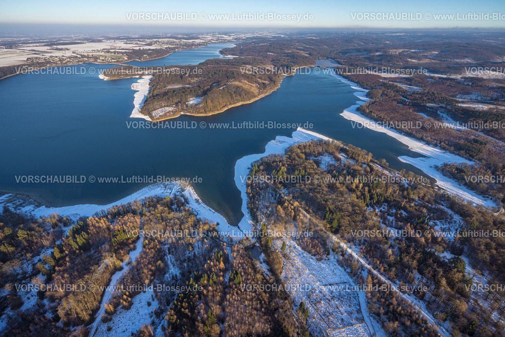 Moehnesee260105737 | Luftbild, Möhnesee Möhnetalsperre mit Staumauer, Waldgebiet und Winterlandschaft, Delecke, Möhnesee, Sauerland, Nordrhein-Westfalen, Deutschland