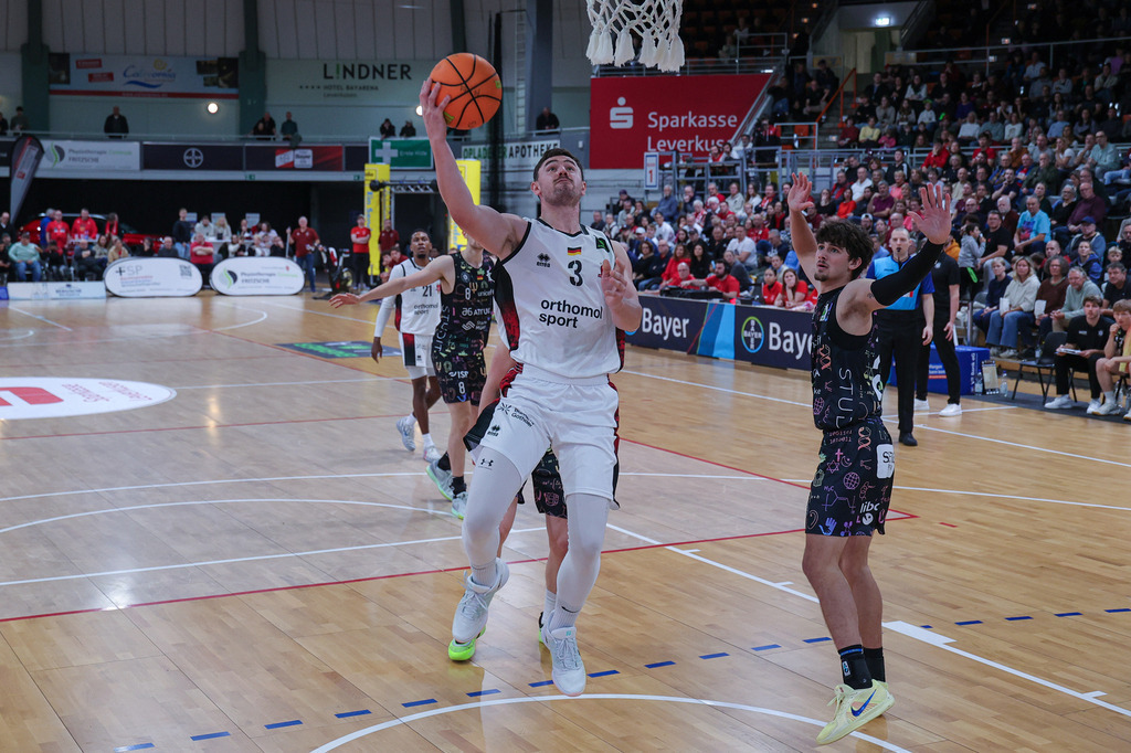 Pro A BAYER GIANTS vs Uni Baskets Münster-28 | Fotos von Basketballspielen aus dem Raum NRW fotografiert von Gero Mueller-Laschet und Daniel Schaefer - Realisiert mit Pictrs.com