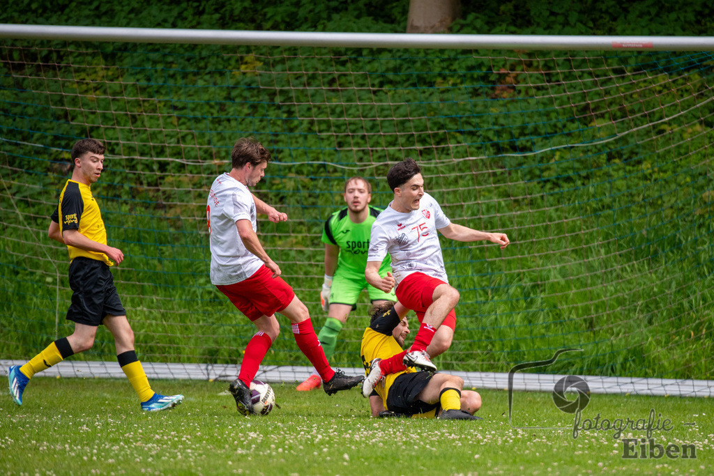 1. FC Ohmstede-SVE Wiefelstede | Herren Kreispokalfinale Jade-Weser-Hunte; 1.FC Ohmestede (gelb) - SVE Wiefelstede (weiß) am 16.06.2024; in Obenstrohe (Plaggenkrugstraße), Photo: Philip Eiben 2024 - Realisiert mit Pictrs.com
