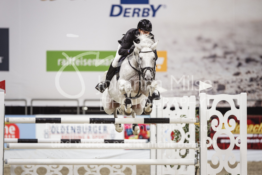 231028_Oldenburg_S1-Spr_Amateure-194 | Deine schönsten Turniermomente als professionelle Fotos! Entdecke hochwertige Pferdesport-Fotografie im Online-Shop. Jetzt Fotos finden & bestellen!